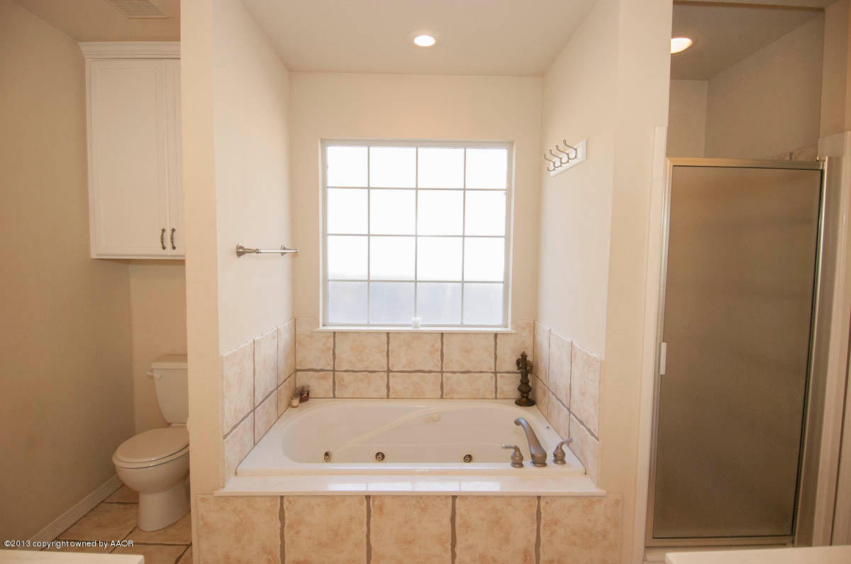 5237 Royce Drive Amarillo, TX 79110 - Photo 14 of 27 MASTER BATH VIEW 3