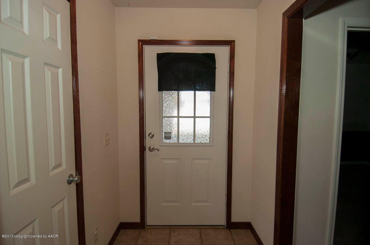 5237 Royce Drive Amarillo, TX 79110 - Photo 3 of 27 ENTRY
