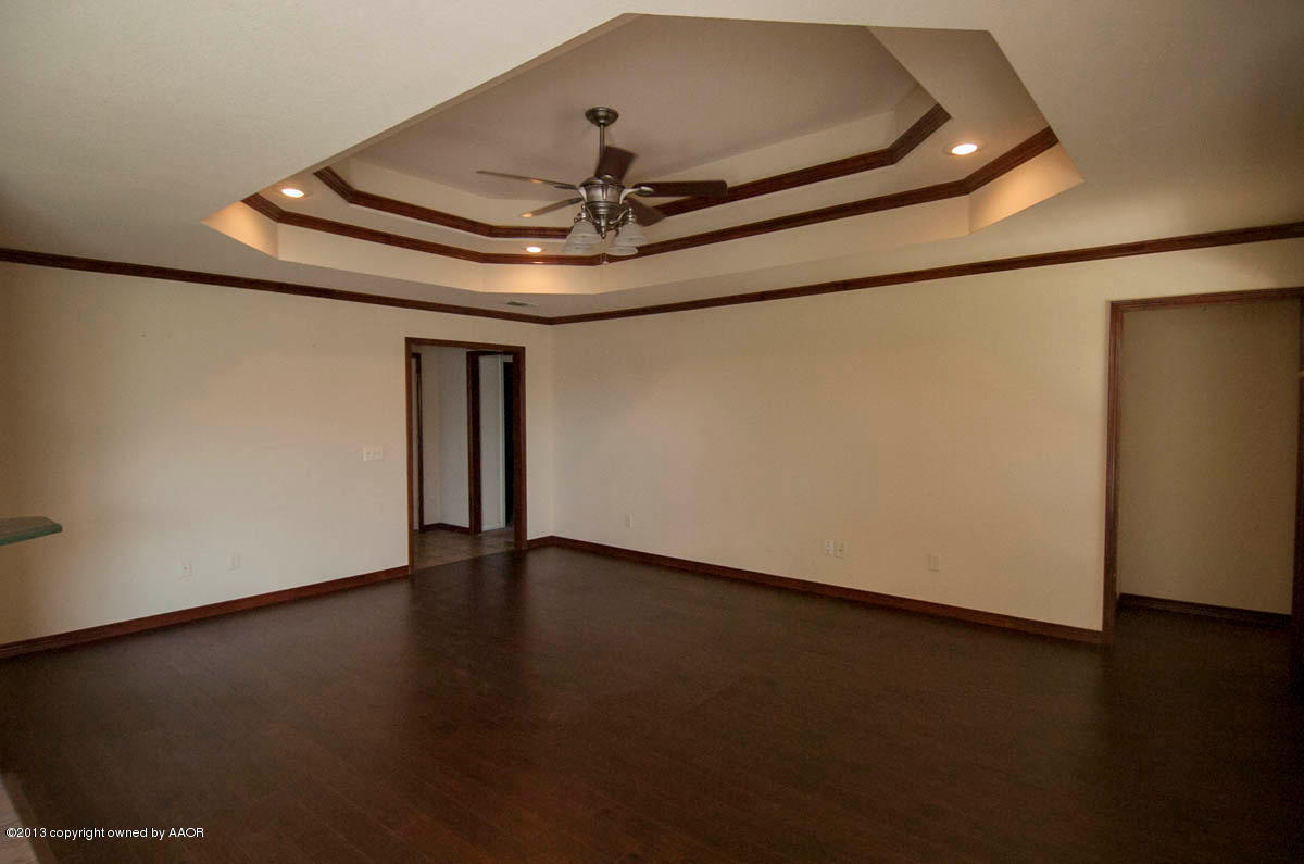 5237 Royce Drive Amarillo, TX 79110 - Photo 5 of 27 LIVING VIEW 1