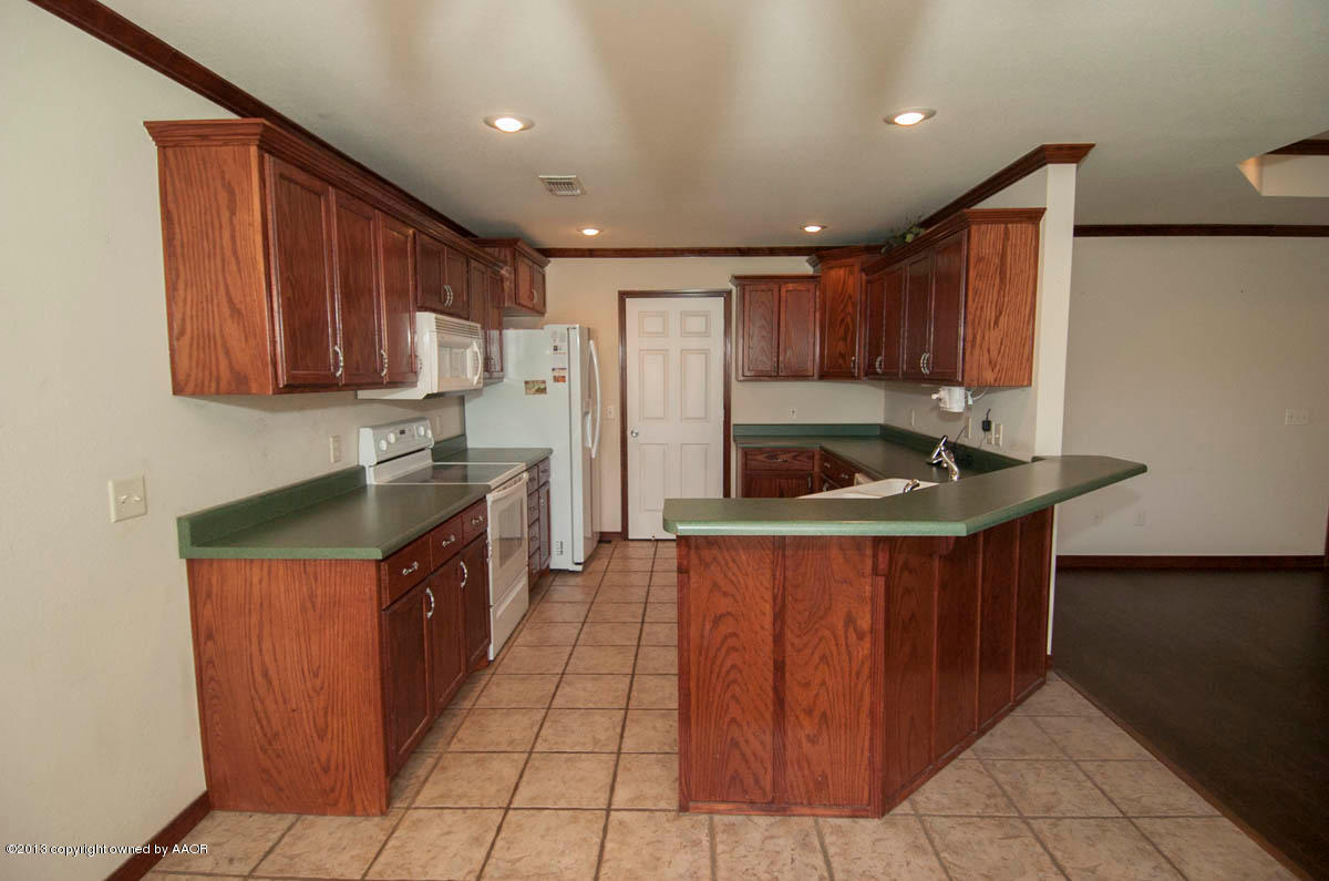 5237 Royce Drive Amarillo, TX 79110 - Photo 6 of 27 KITCHEN VIEW 1