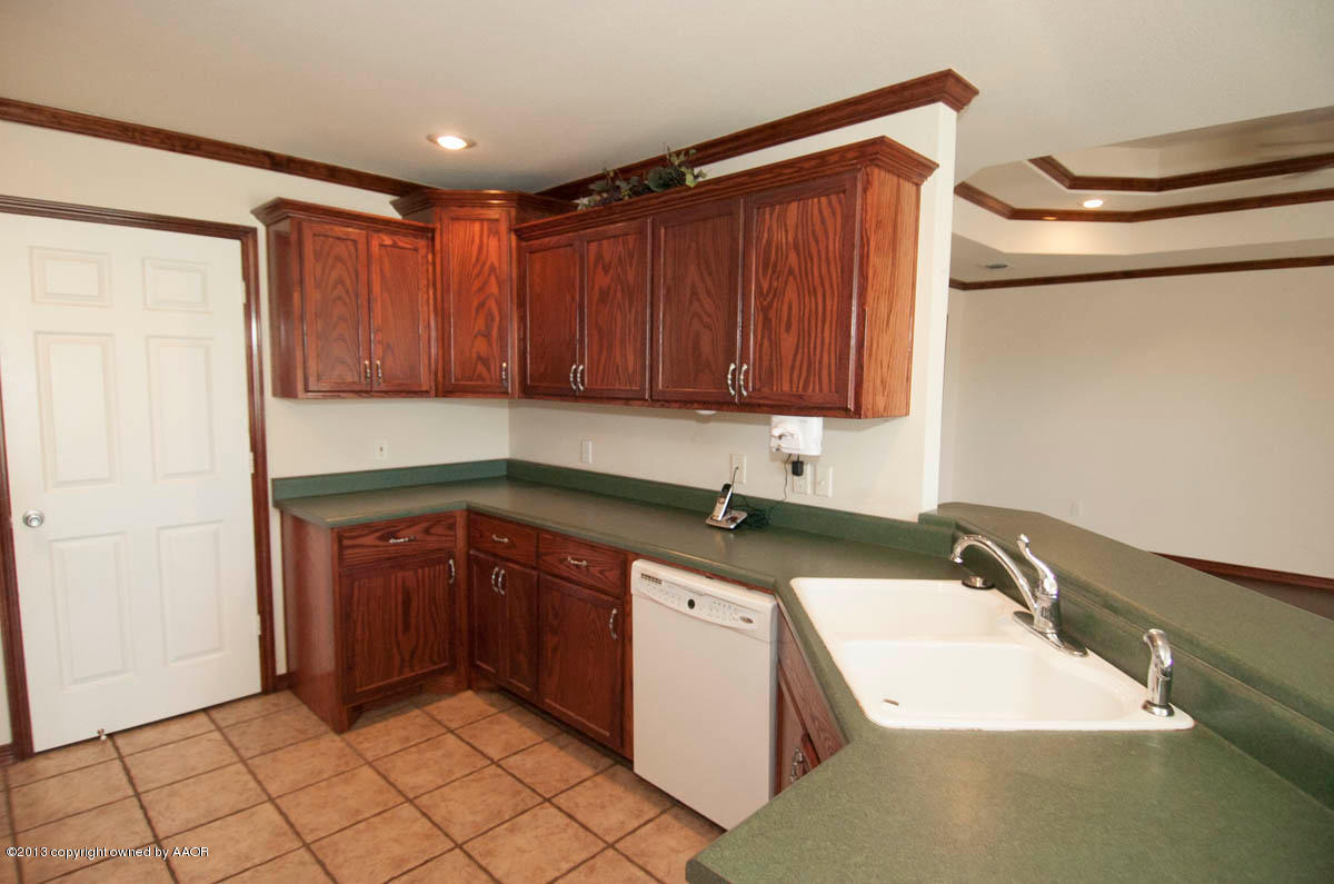 5237 Royce Drive Amarillo, TX 79110 - Photo 8 of 27 KITCHEN VIEW 3