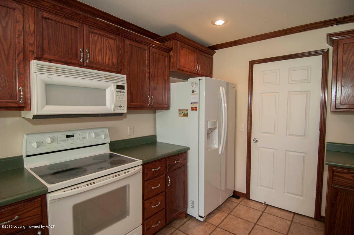5237 Royce Drive Amarillo, TX 79110 - Photo 9 of 27 KITCHEN VIEW 4