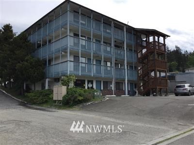8202 Northeast Bothell Way Kenmore, WA 98028 - Photo 4 of 5 a front view of a building
