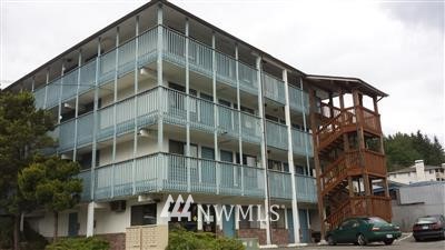 8202 Northeast Bothell Way Kenmore, WA 98028 - Photo 5 of 5 a view of a large building