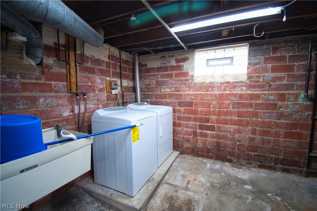 18313 Reese Road Cleveland, OH 44119 - Photo 13 of 15 Laundry Room