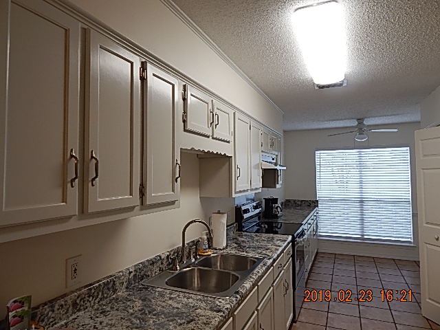 142 Robbins Boulevard Daphne, AL 36526 - Photo 2 of 39 Kitchen