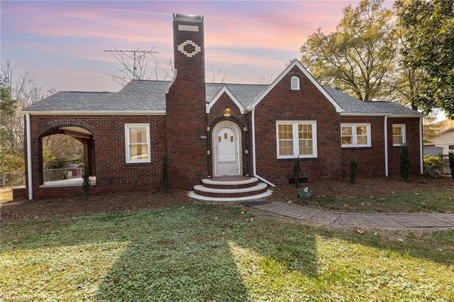 $272,500 | 1924 Old Hollow Road, Walkertown, NC 27051