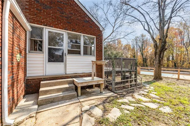 $272,500 | 1924 Old Hollow Road, Walkertown, NC 27051