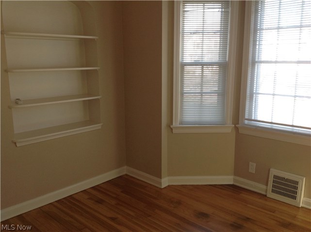 1130 Winston Road Cleveland, OH 44121 - Photo 3 of 10