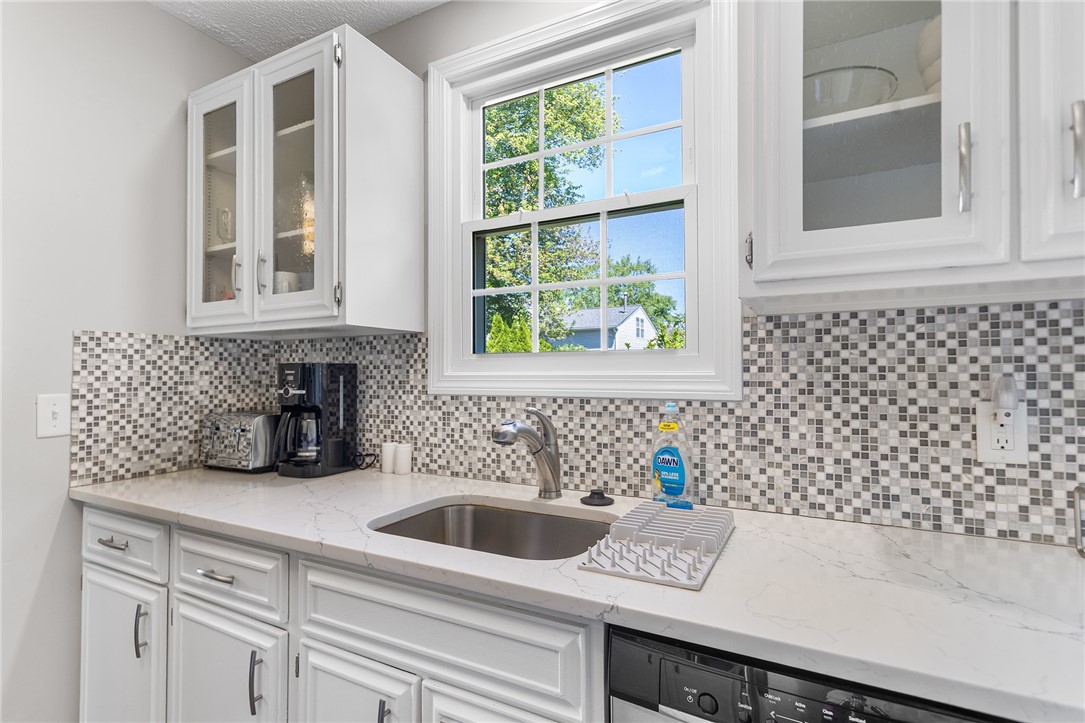 25 Old Pine Road Narragansett, RI 02882 - Photo 11 of 29