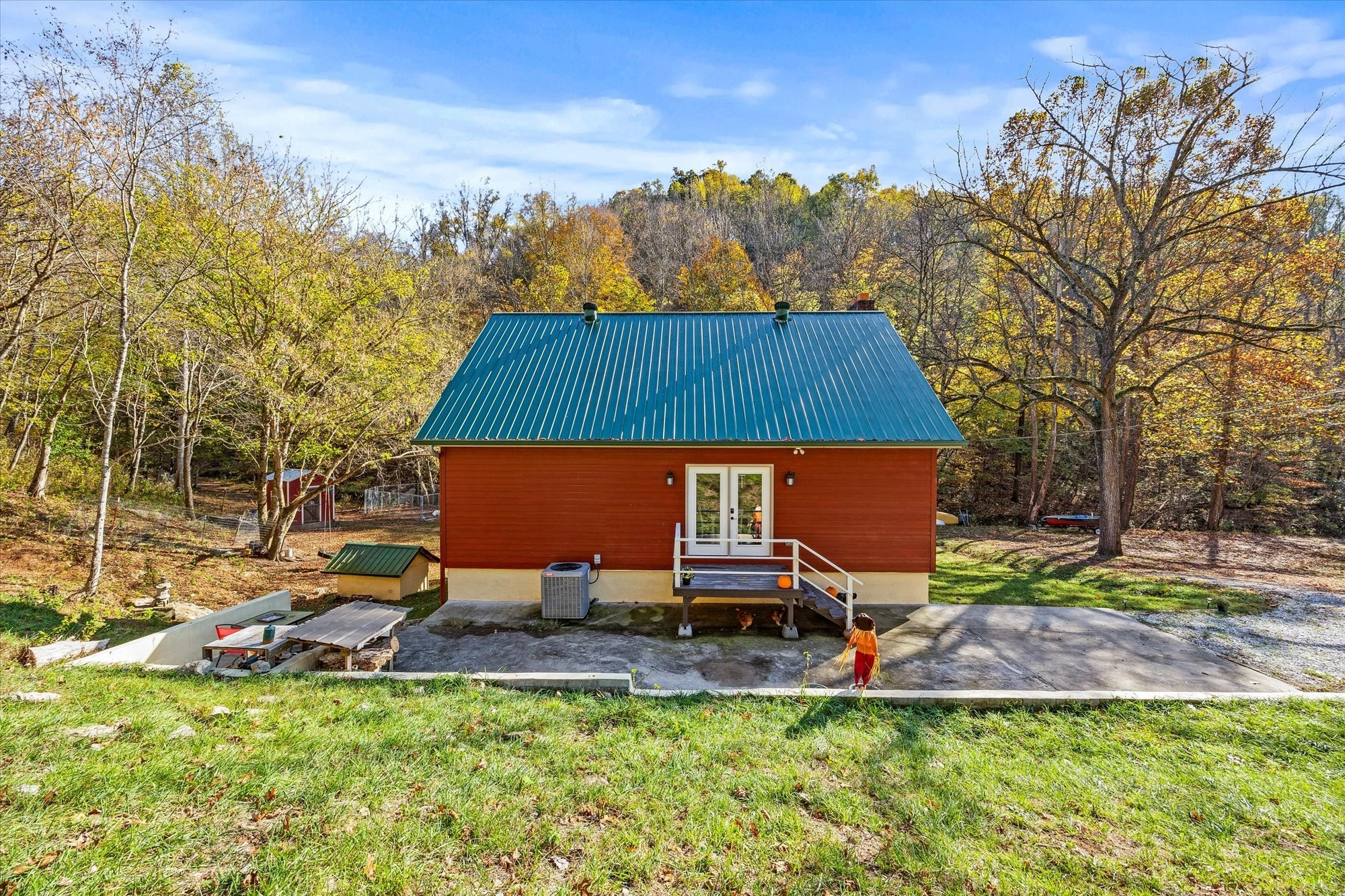 89 Ouchonder Road Elmwood, TN 38560 - Photo 39 of 50 a backyard of a house with table and chairs