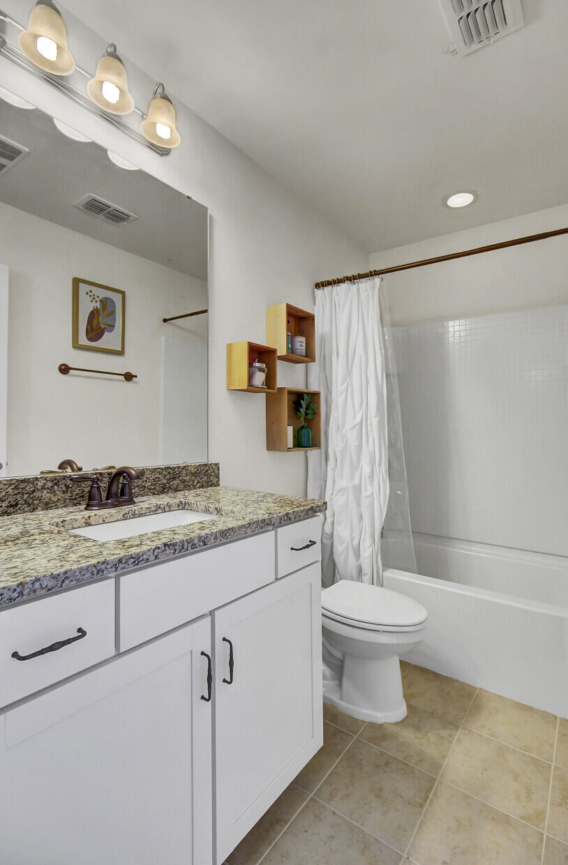 1544 Roustabout Way Charleston, SC 29414 - Photo 17 of 25 UPSTAIRS FULL BATH