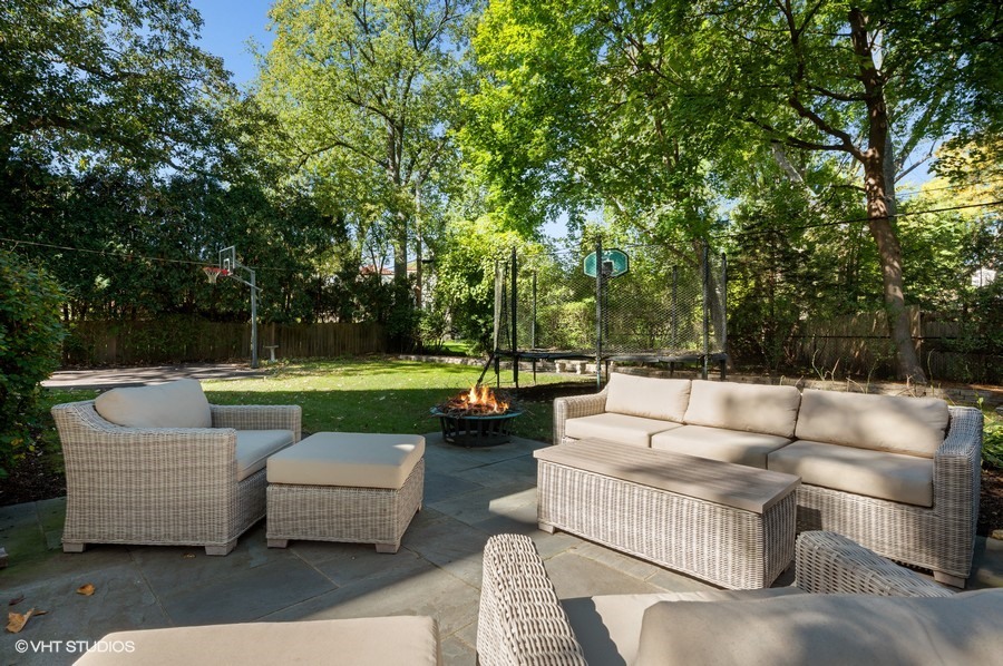111 Robsart Road Kenilworth, IL 60043 - Photo 44 of 49 a view of a couches in a patio