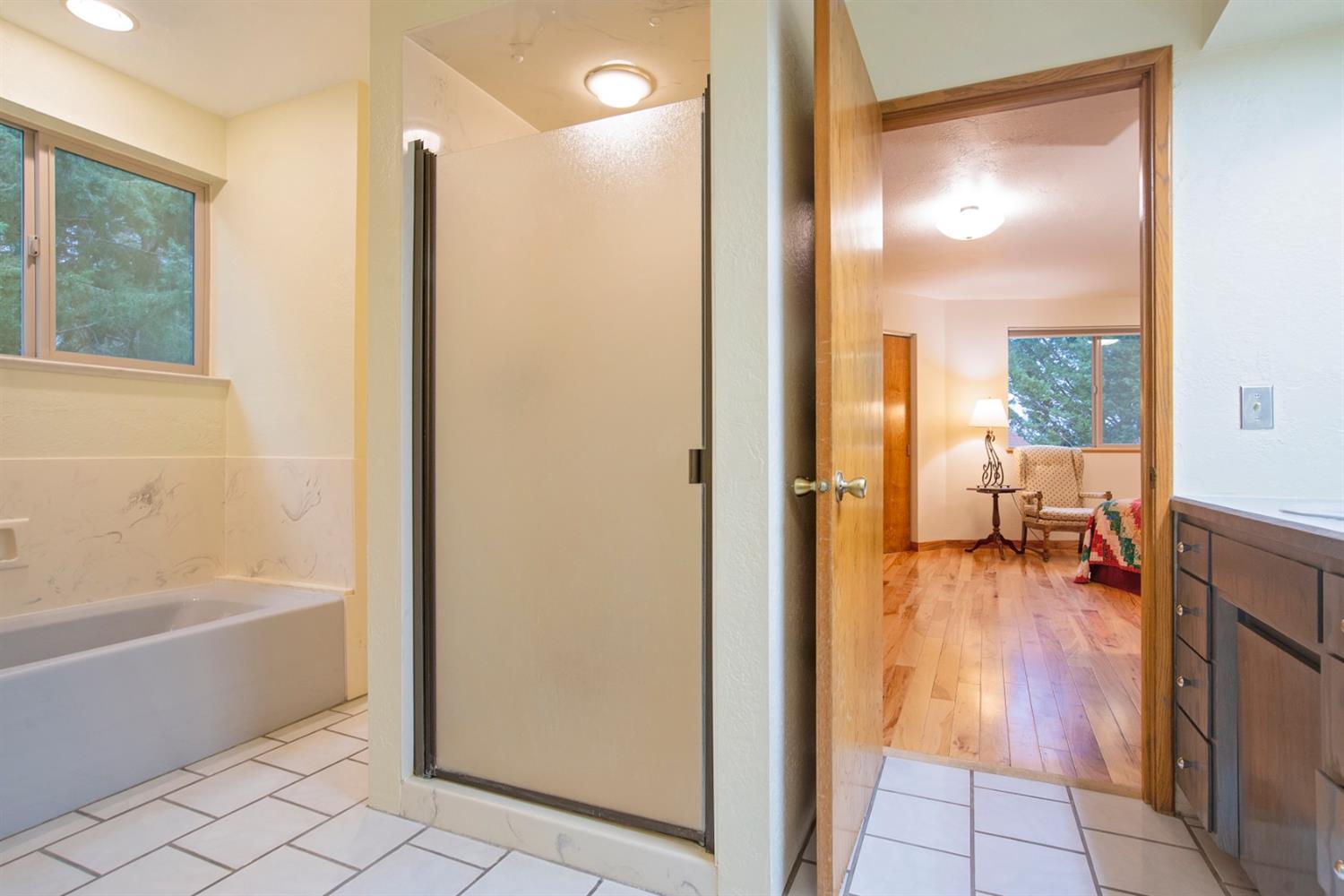 4070 Willow Springs Road Central Point, OR 97502 - Photo 14 of 38 2nd level master with separate shower/bath