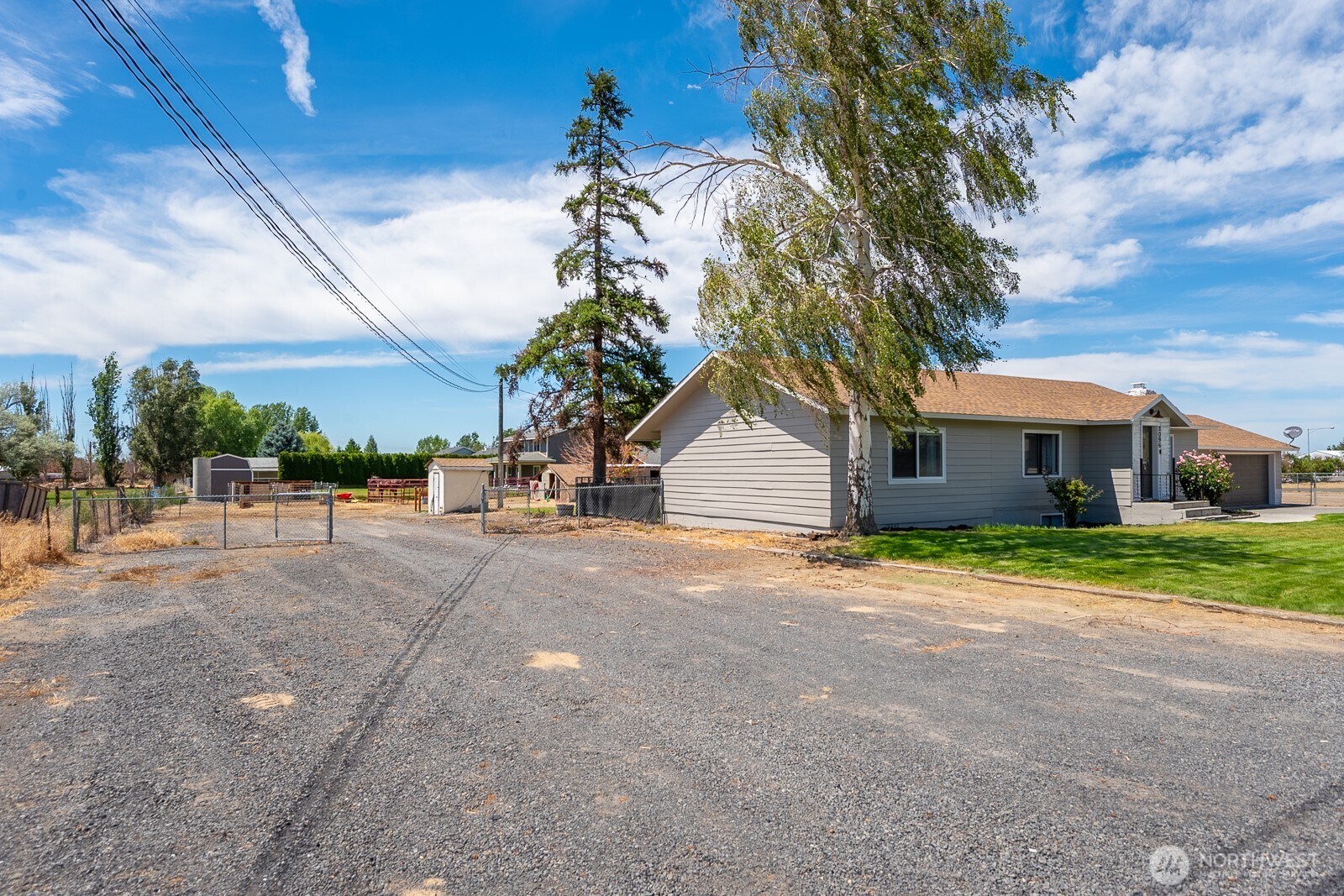 2096 Hamilton Road Northeast Moses Lake, WA 98837 - Photo 4 of 38