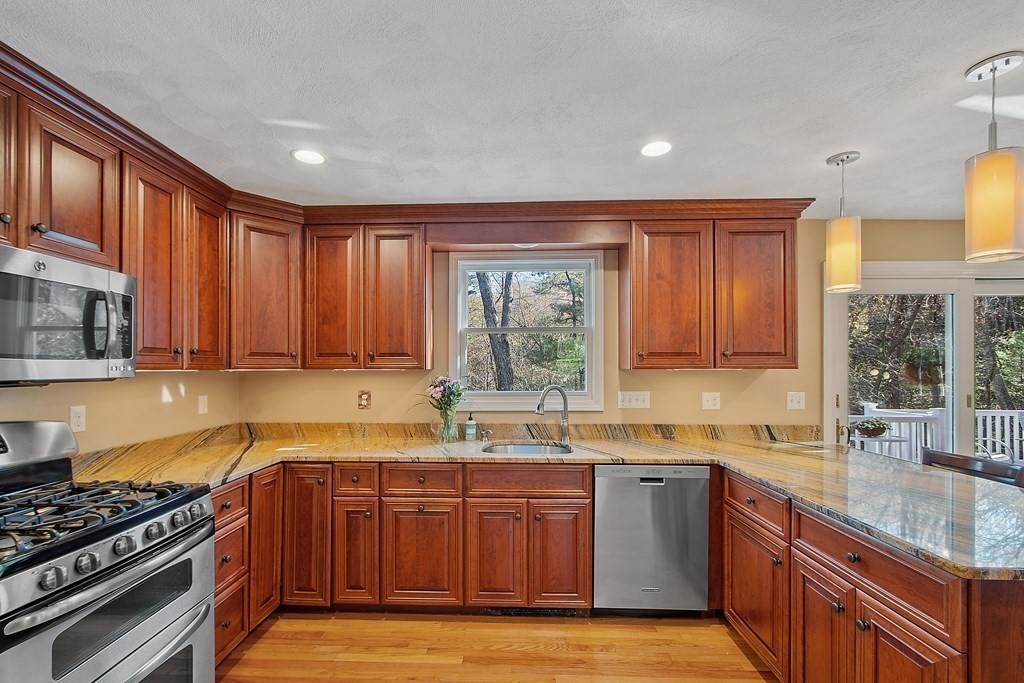 13 R Oakwood Road Acton, MA 01720 - Photo 4 of 41 Gallery Image 4