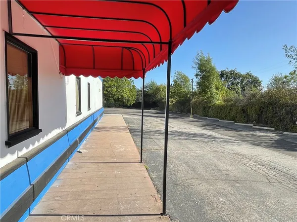 a view of a building with a backyard