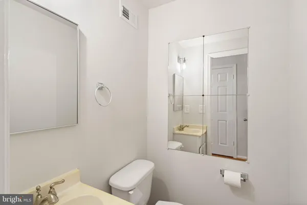 $2,900 | 6631 Rockleigh Way, Alexandria, VA 22315
