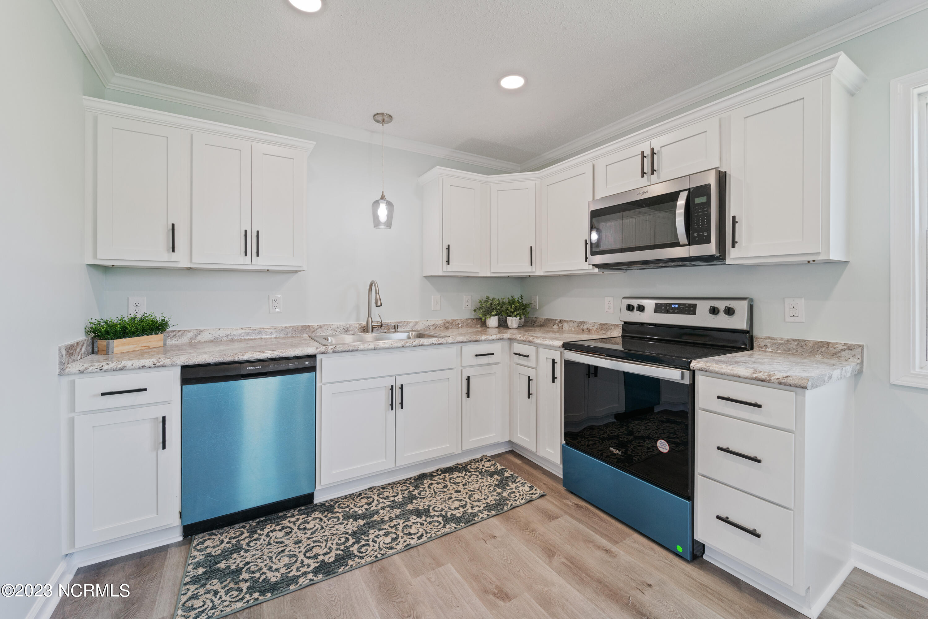 77 Crown Point Road Hubert, NC 28539 - Photo 2 of 30 Kitchen
