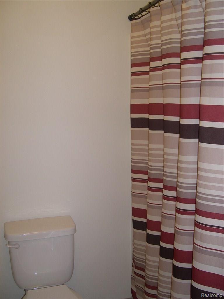 4170 Elevation Lane Howell, MI 48855 - Photo 19 of 36 ADDITIONAL VIEW OF FULL BATH