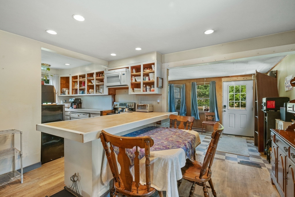 41 Endicott Street Danvers, MA 01923 - Photo 16 of 34