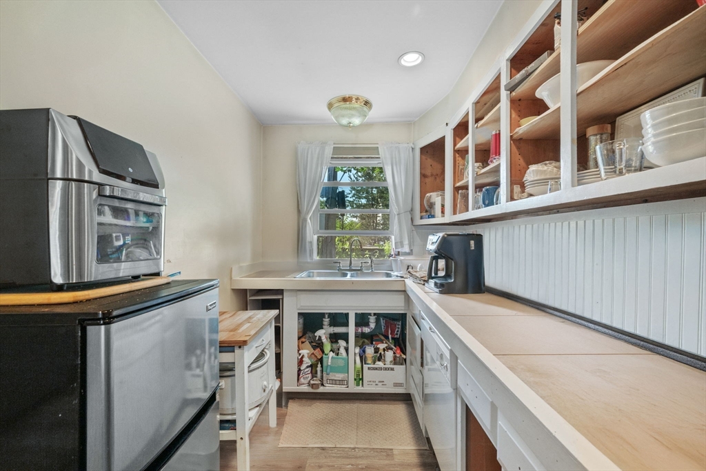 41 Endicott Street Danvers, MA 01923 - Photo 18 of 34