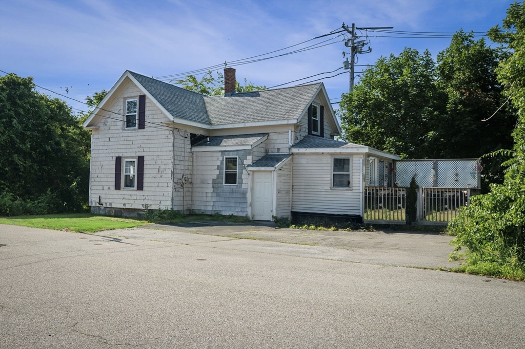 41 Endicott Street Danvers, MA 01923 - Photo 3 of 34