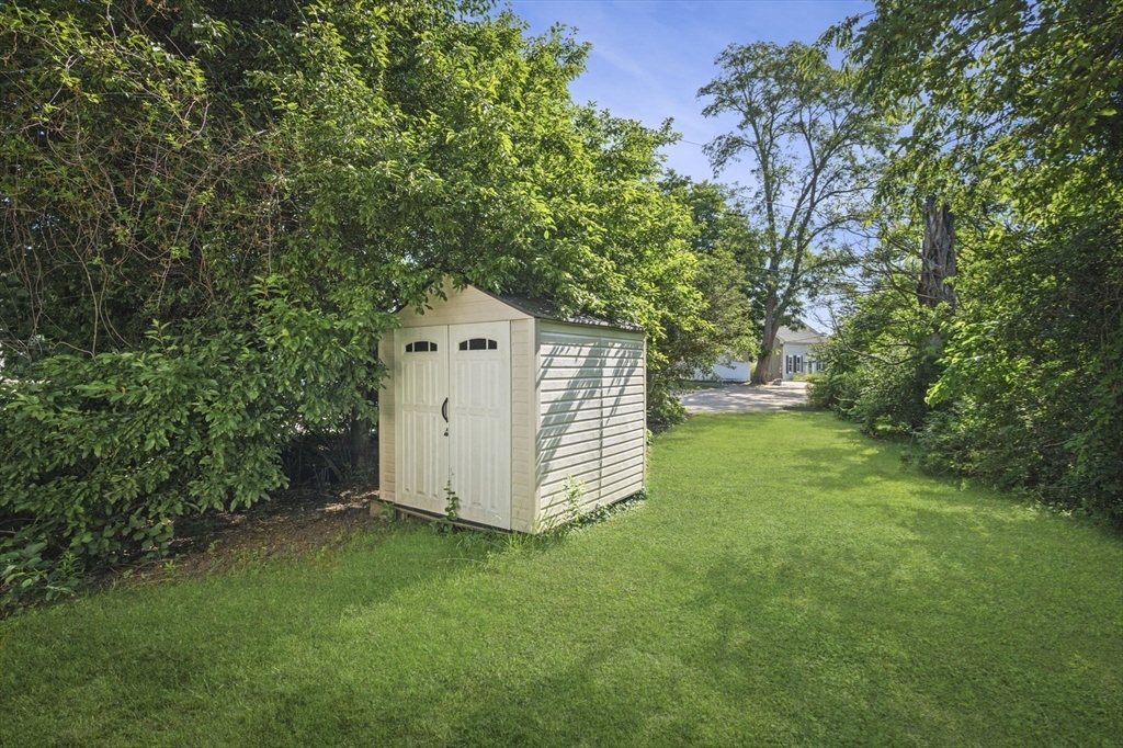 41 Endicott Street Danvers, MA 01923 - Photo 4 of 34