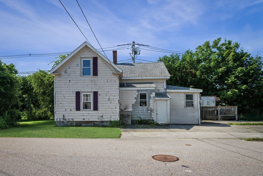 41 Endicott Street Danvers, MA 01923 - Photo 7 of 34