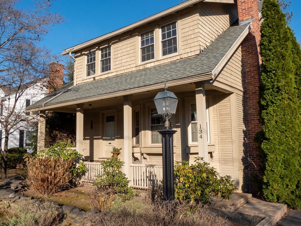 134 Ohio Avenue West Springfield, MA 01089 - Photo 1 of 1 a front view of a house with garden