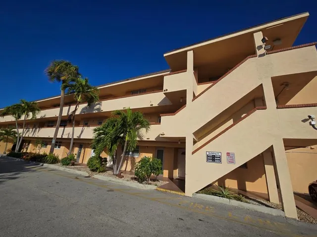 $229,000 | 4500 North Federal Highway, Unit 303, Lighthouse Point, FL 33064