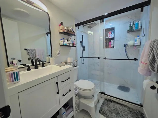 $229,000 | 4500 North Federal Highway, Unit 303, Lighthouse Point, FL 33064