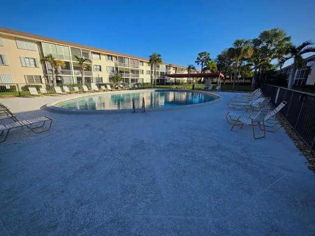 $229,000 | 4500 North Federal Highway, Unit 303, Lighthouse Point, FL 33064