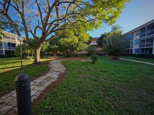 $229,000 | 4500 North Federal Highway, Unit 303, Lighthouse Point, FL 33064