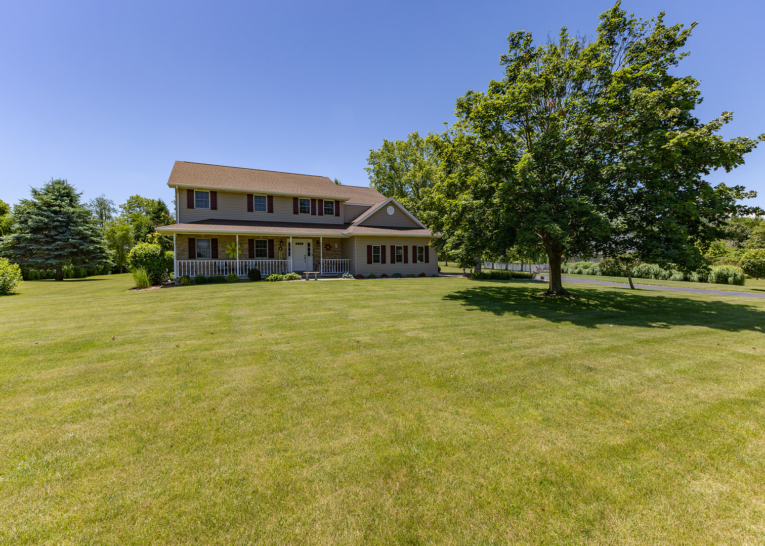 881 Pheasant Run Road Clinton, IA 52732 - Photo 3 of 29