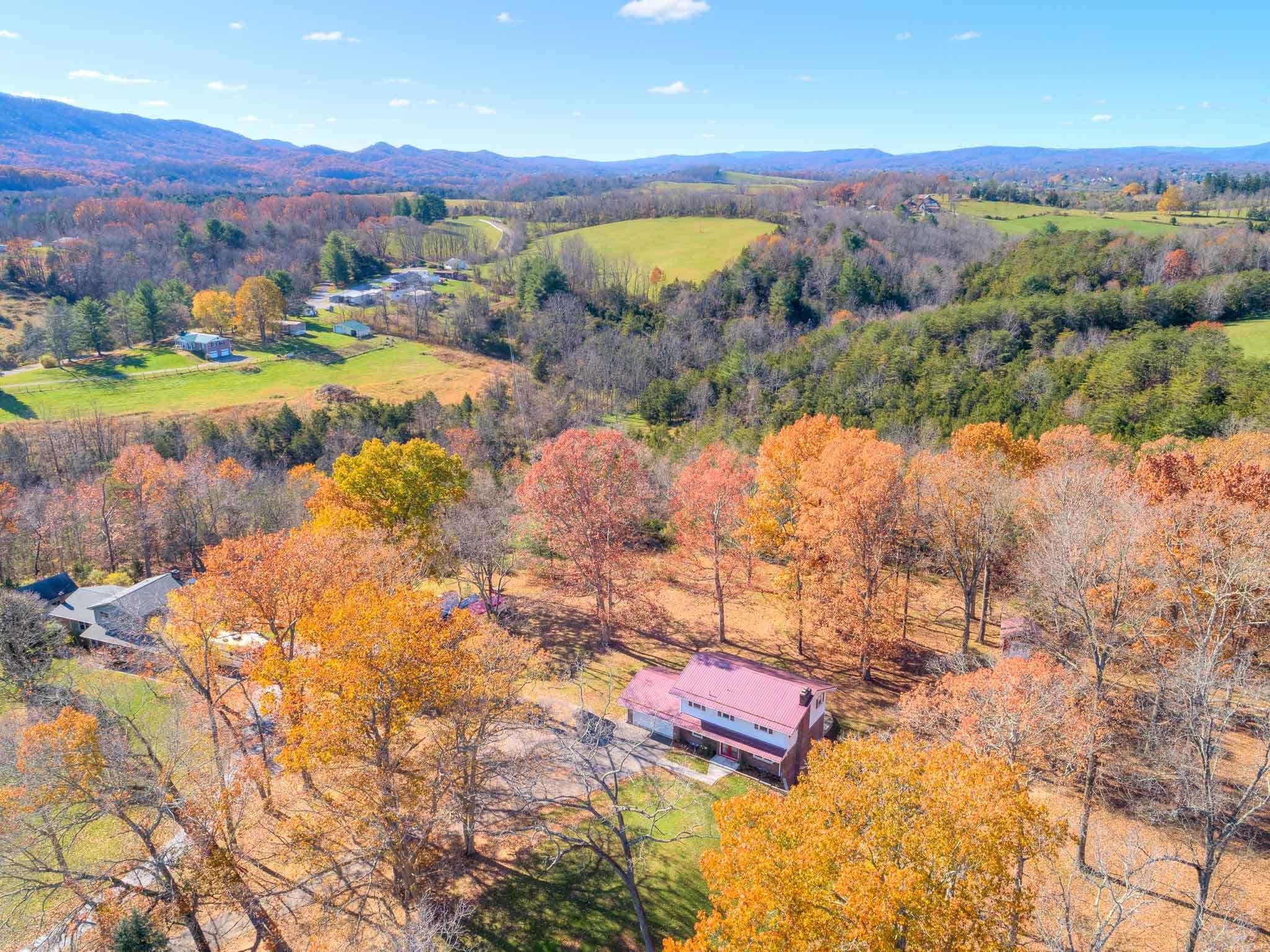 4443 Whitt-Southern Road Pulaski, VA 24301 - Photo 3 of 50 Gallery Image 3
