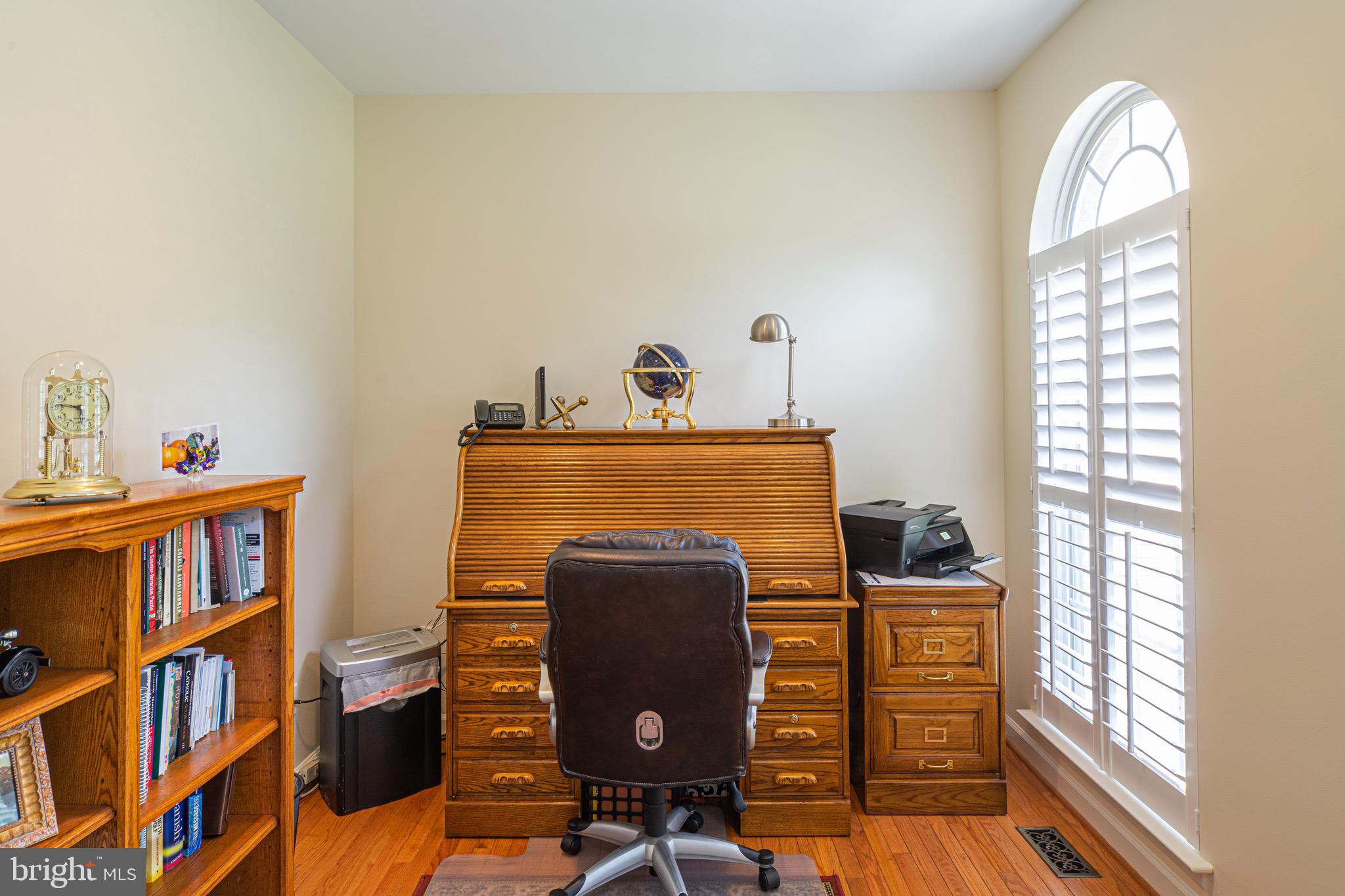 10810 Avonlea Ridge Place Damascus, MD 20872 - Photo 14 of 36 First floor office.