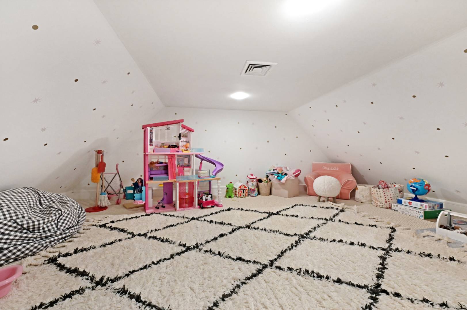 60 Jagger Lane Westhampton, NY 11977 - Photo 24 of 35 a bedroom with furniture and flowers