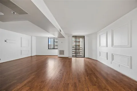$168,000 | 3525 Sage Road, Unit 713, Houston, TX 77056