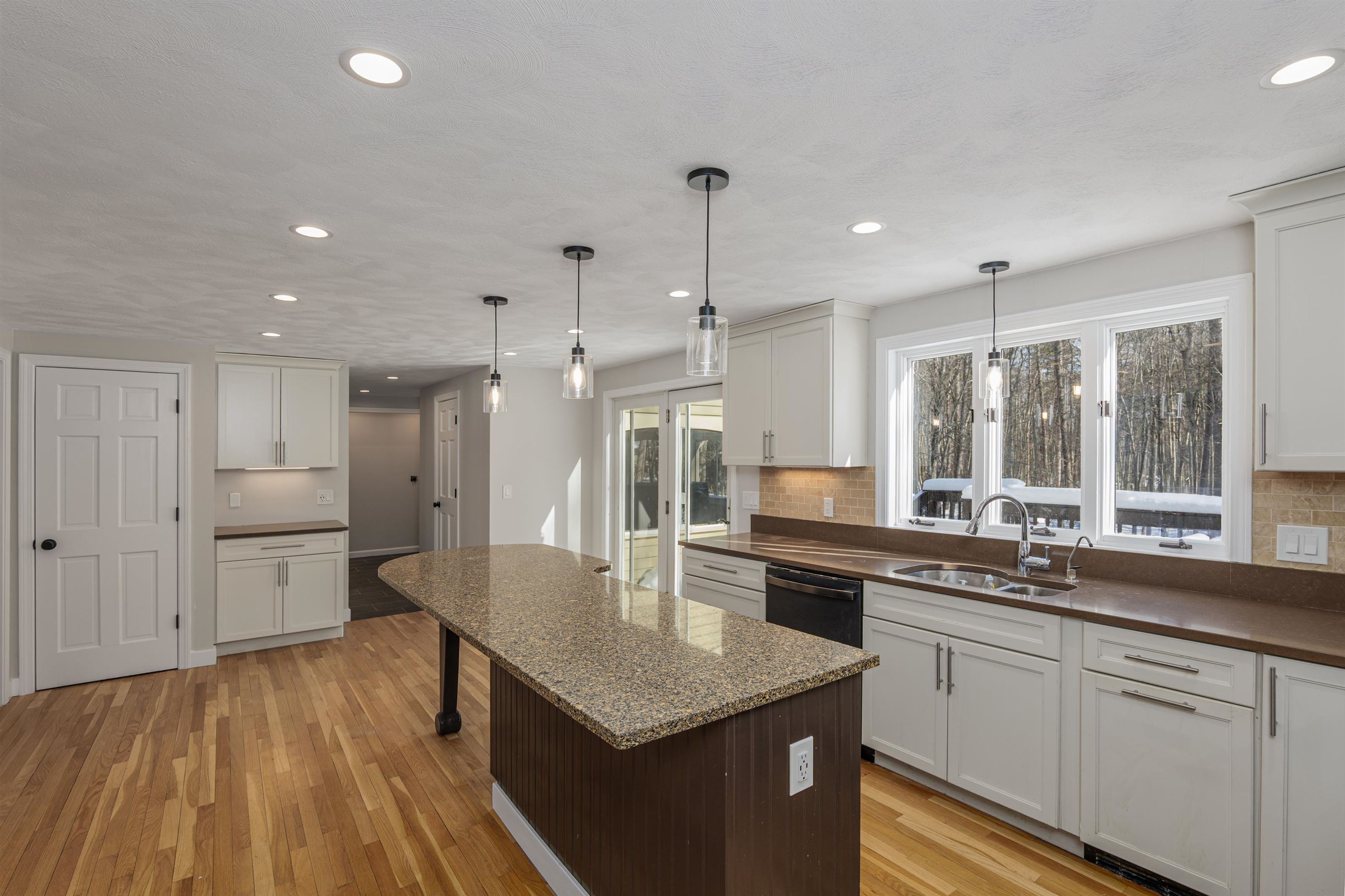 53 Munroe Drive Hampstead, NH 03826 - Photo 9 of 44