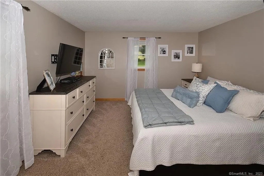 281 Abbe Road Enfield, CT 06082 - Photo 17 of 33 Gallery Image 17
