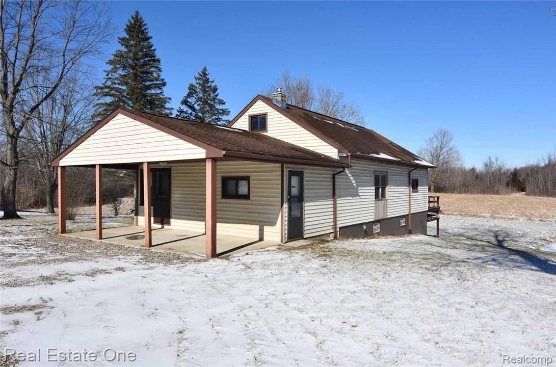 5372 Hammond Road Lapeer, MI 48446 - Photo 2 of 45 DSC_5855.jpg