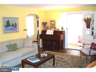 447 Old Farm Road Wyncote, PA 19095 - Photo 5 of 12 Living Room