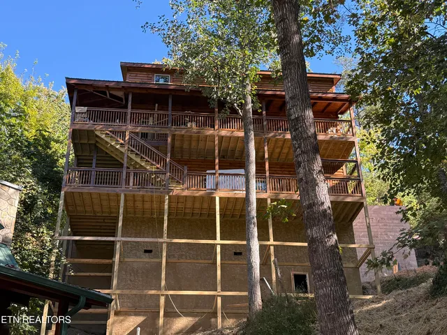 $1,099,900 | 775 Chickasaw Gap Way, Pigeon Forge, TN 37863