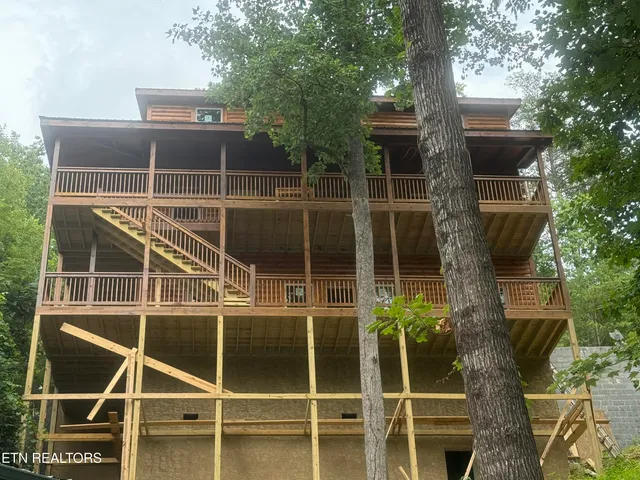 $1,099,900 | 775 Chickasaw Gap Way, Pigeon Forge, TN 37863