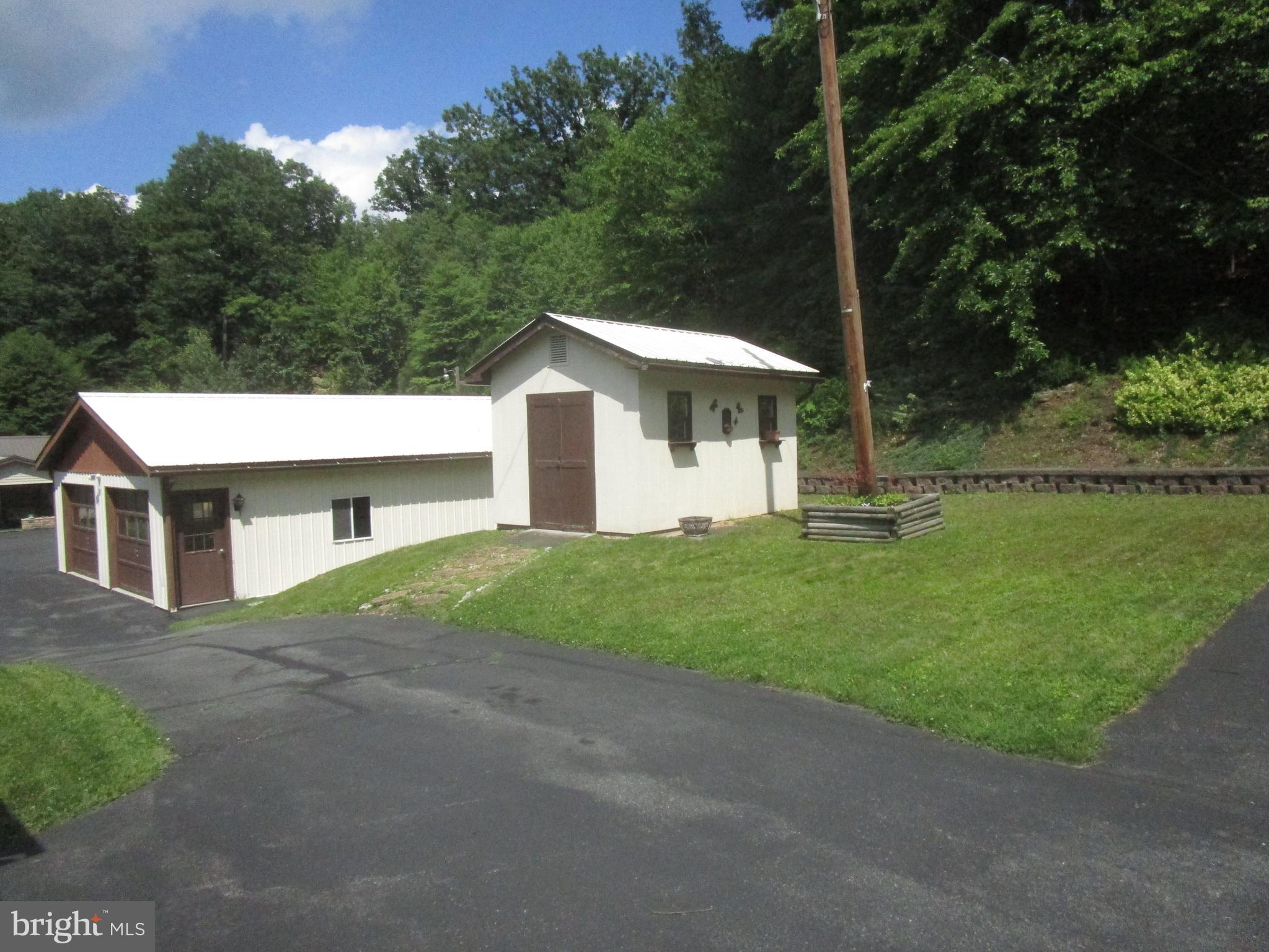 188 Old Rte 26 Everett, PA 15537 - Photo 3 of 20 5-Car detach. garage & stg. bldg.