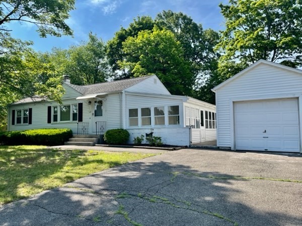 27 Warwick Road Chicopee, MA 01020 - Photo 1 of 38 Gallery Image 1