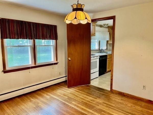 27 Warwick Road Chicopee, MA 01020 - Photo 11 of 38 Gallery Image 11