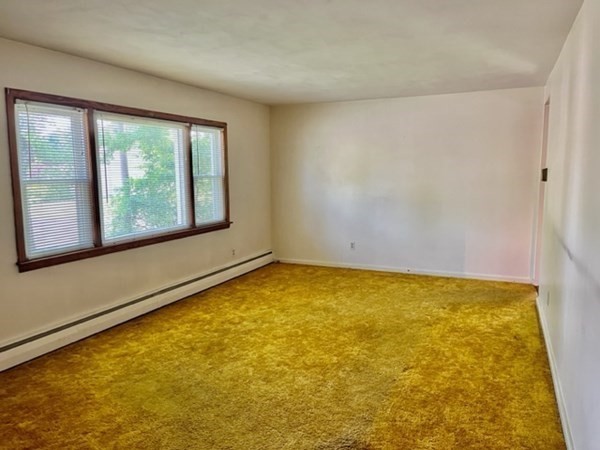 27 Warwick Road Chicopee, MA 01020 - Photo 12 of 38 Gallery Image 12