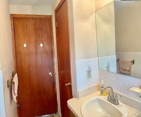 27 Warwick Road Chicopee, MA 01020 - Photo 17 of 38 Gallery Image 17